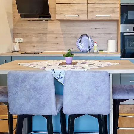 Stunning In Rogotin-ploce With Wifi