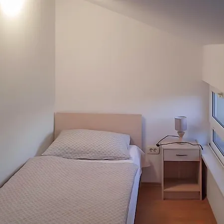 Appartement Stunning In Rogotin-ploce With Wifi *