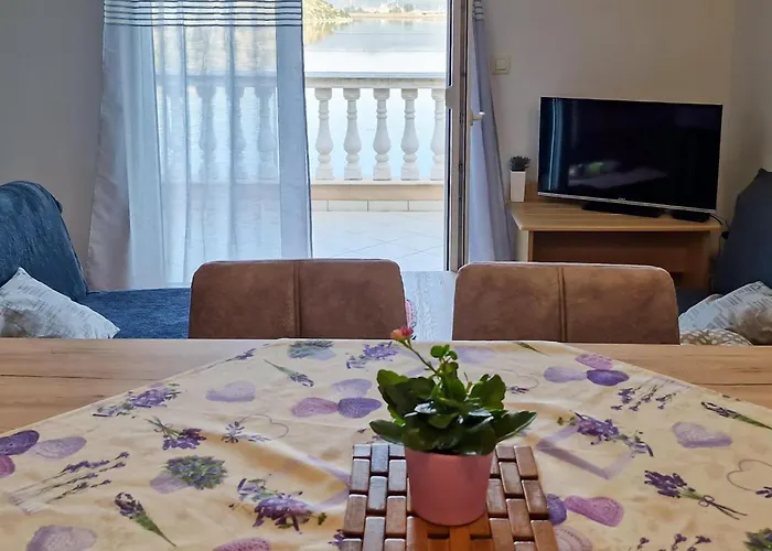 Stunning In Rogotin-ploce With Wifi