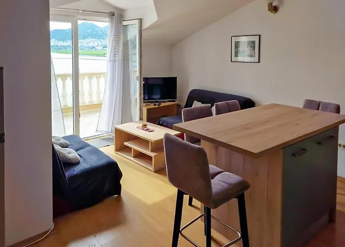 Stunning In Rogotin-ploce With Wifi דירה