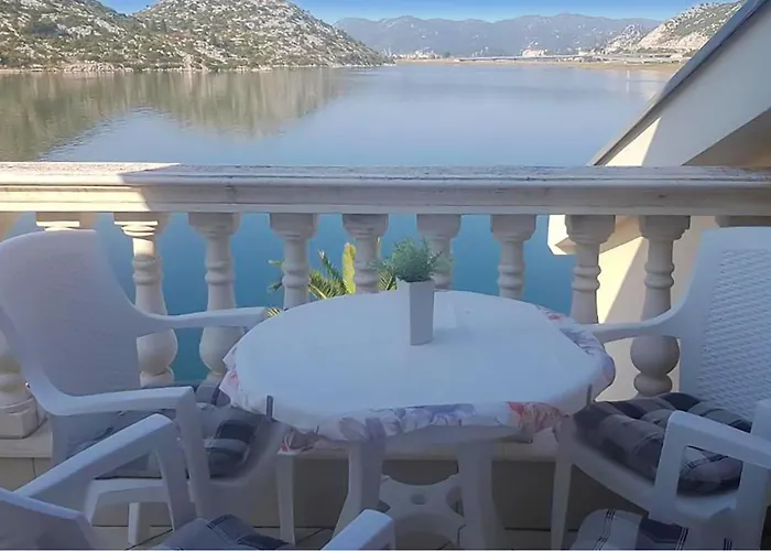 公寓 Stunning In Rogotin-ploce With Wifi